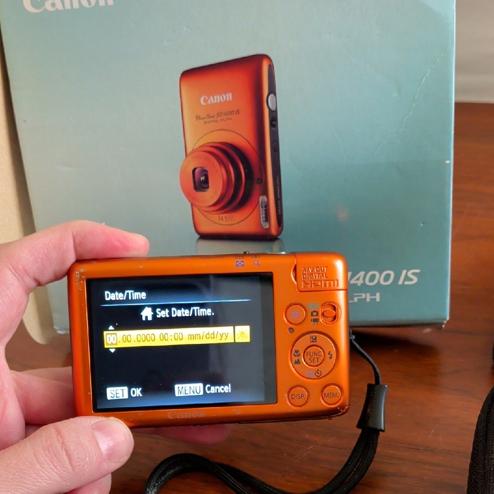 Canon ELPH PowerShot SD1400 IS Orange Digital Camera